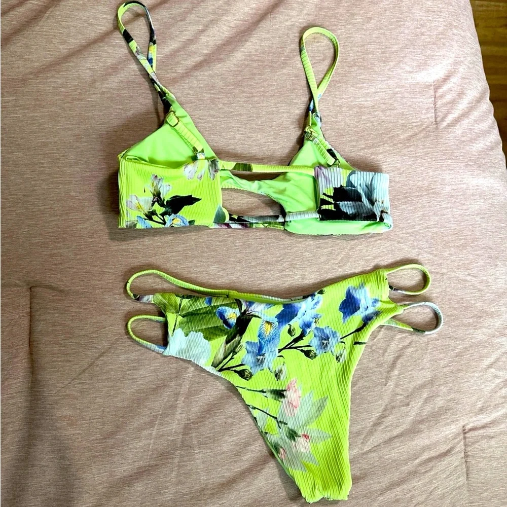 Bikini Set - Picture 4 of 4